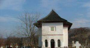 Biserica Inuri „Sf. Arhanghel Mihail și Gavril” – monument istoric ce datează din anul 1706 – promovată de Primăria Topoloveni