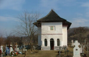 Biserica Inuri „Sf. Arhanghel Mihail și Gavril” – monument istoric ce datează din anul 1706 – promovată de Primăria Topoloveni