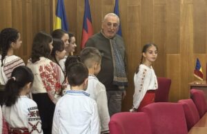 Primăria Topoloveni a primit colindători -GALERIE FOTO